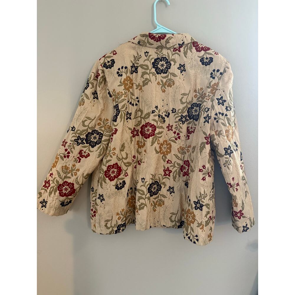 Alfred Dunner floral tapestry blazer jacket in a beige multi-color size 18W - Picture 4 of 4